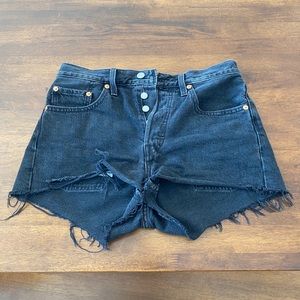 LEVIS BLACK DENIM SHORTS
